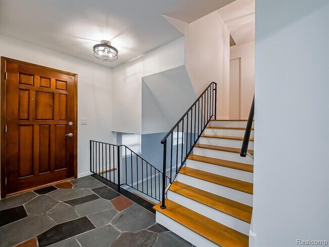 Building Photo - 7580 Thornwood St