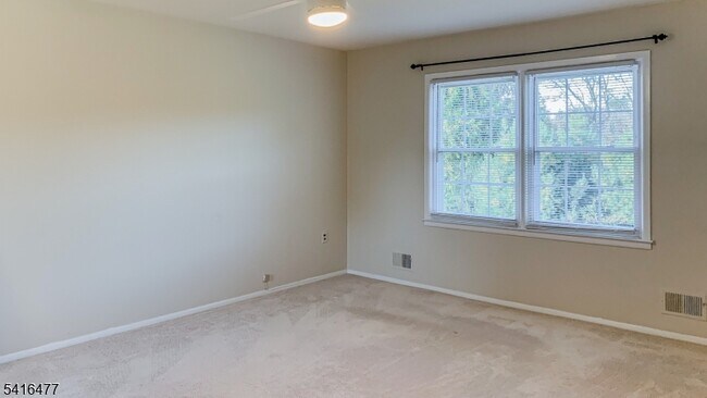 Building Photo - 247 Fairfield Ln