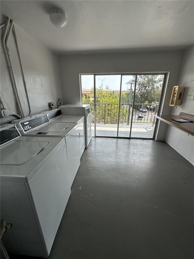 Building Photo - 8107 SW 72nd Ave