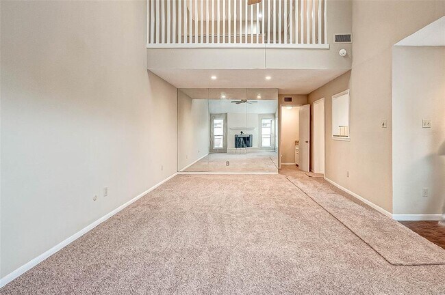 Building Photo - 13922 Hollowgreen Dr