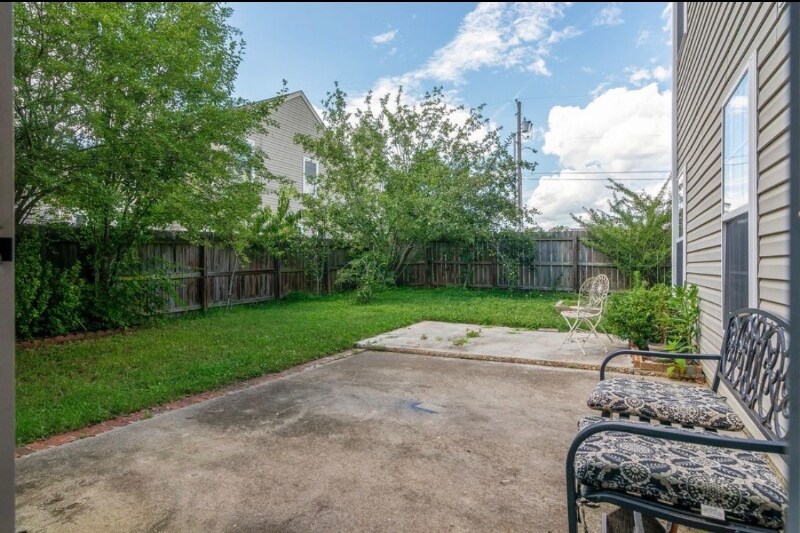 Building Photo - 1044 Rambling Brook Rd