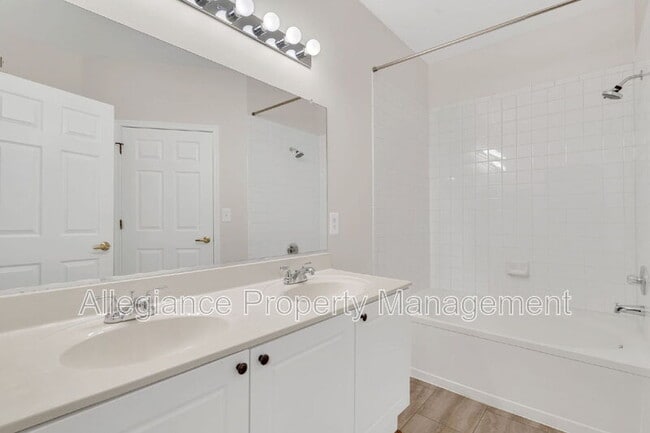 Building Photo - 4560 Strutfield Ln