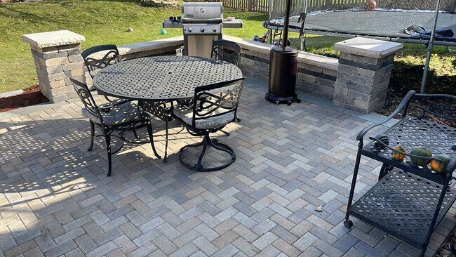 Building Photo - 2071 Madison Ave