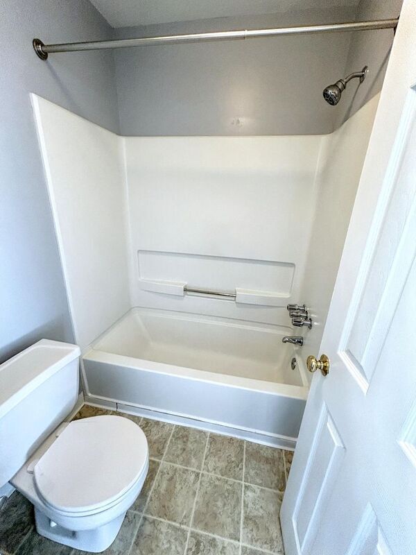 Building Photo - 6005 Almond Creek N Ln