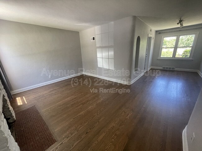 Building Photo - 425 Bismark Ave