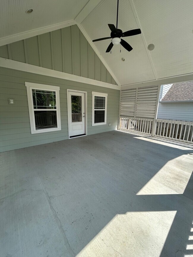 Building Photo - Stunning Home in Melrose 12 South Area...D...