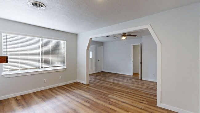 Building Photo - REMODELED HOME READY FOR YOU