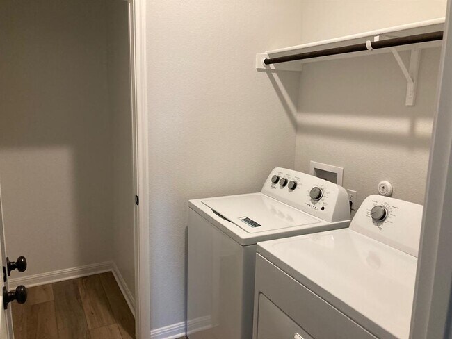 Building Photo - 2131 Alice Jay Wy