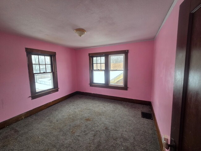 Building Photo - 651 W Wood St