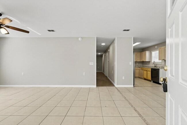 Building Photo - 2126 Center Way