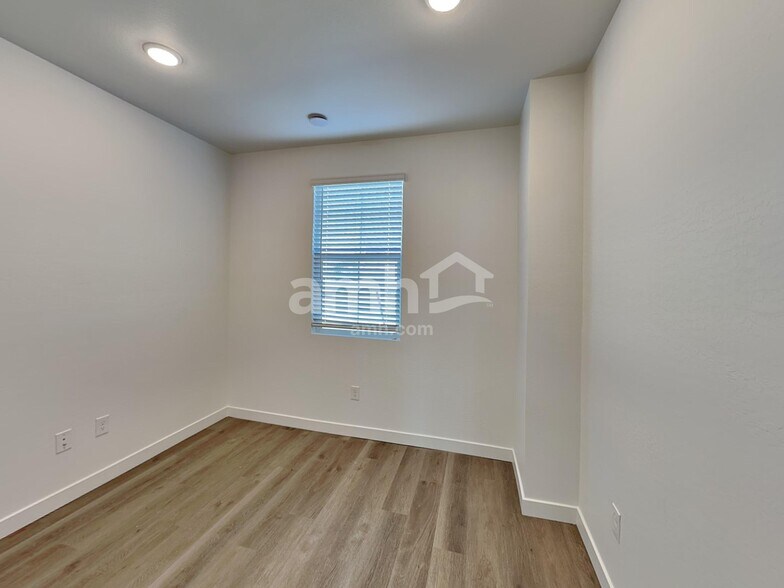 Building Photo - 25764 N 184th Dr