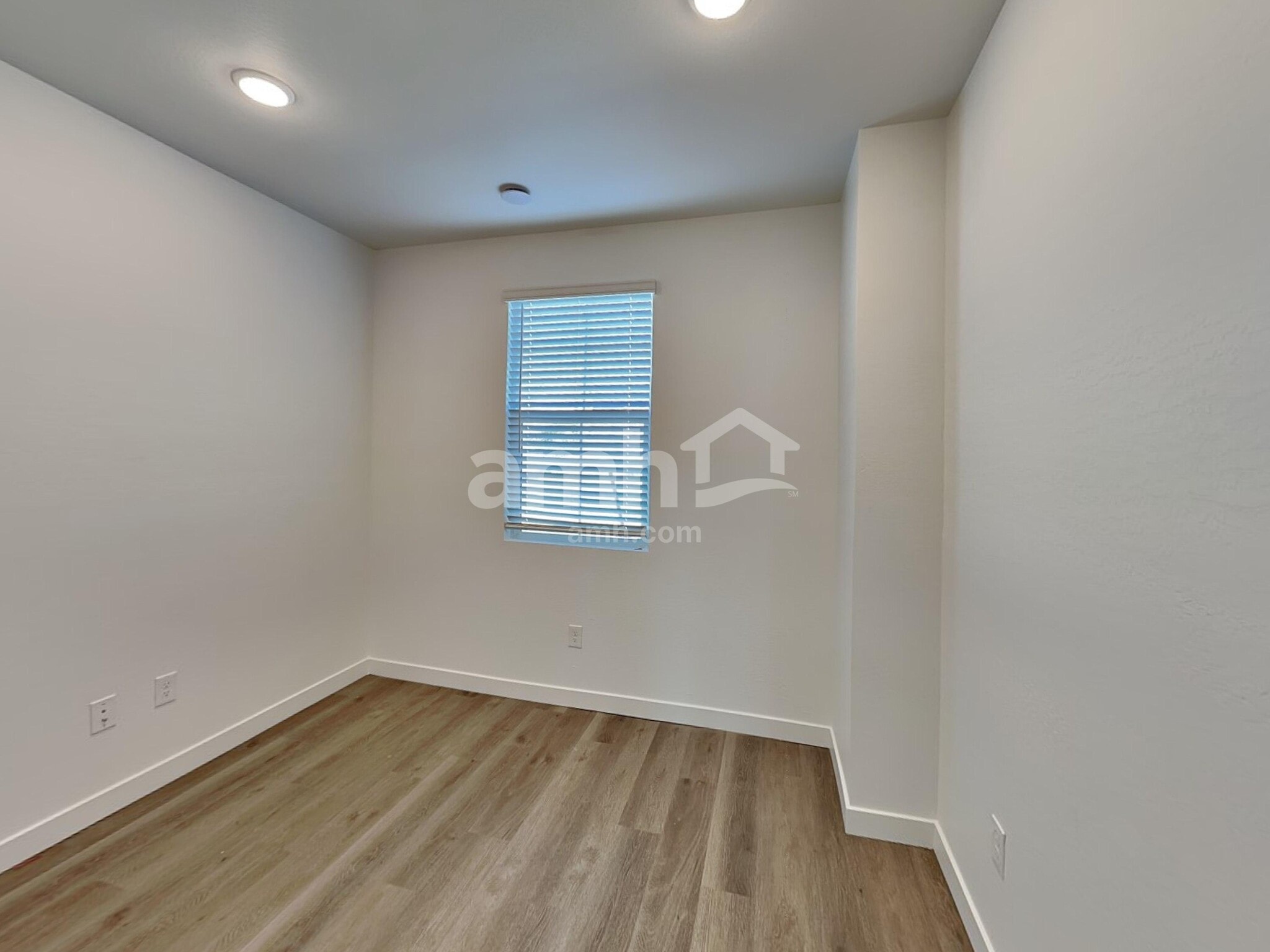 Building Photo - 18458 W El Cortez Pl