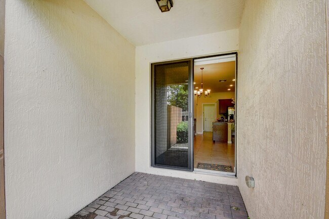 Building Photo - 10385 Wellington Parc Dr