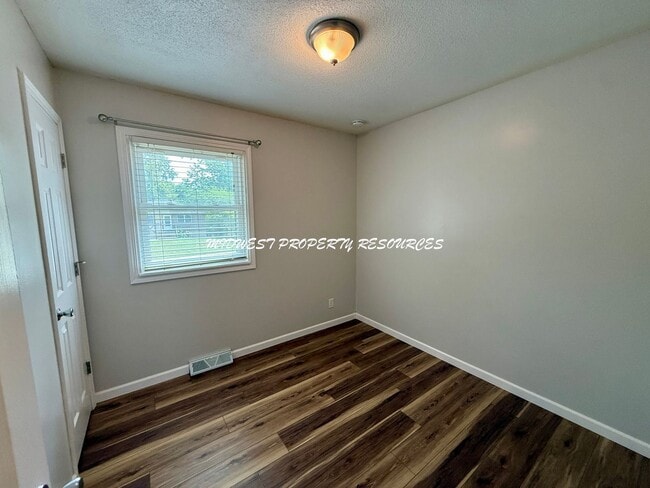 Building Photo - Cozy 3 Bedroom Home in Blue Springs