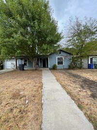 Building Photo - 3917 Roselawn Dr