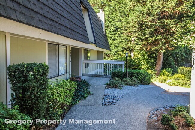 Building Photo - 9907 NE 124th St