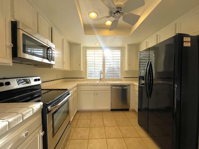 Building Photo - AVAILABLE NOW!  3 Bedroom 2 Bathroom Condo in Sunrise Country Club