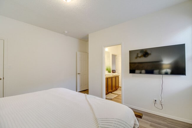 Building Photo - 271 San Clemente Ave NW