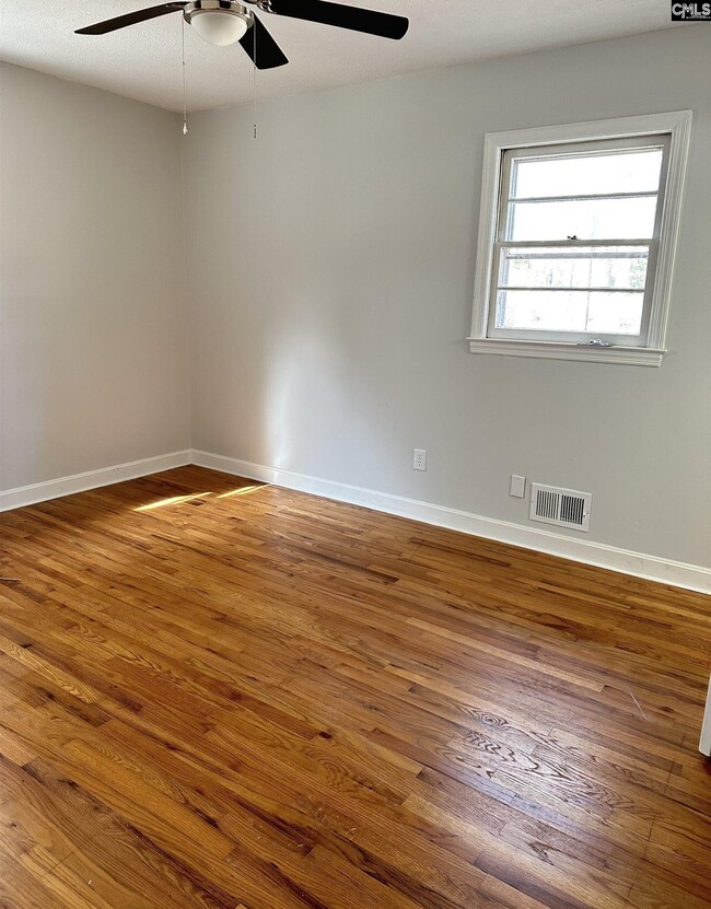 Building Photo - 5443 Oakcrest Rd