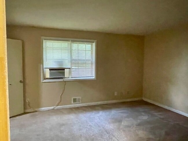 Building Photo - 2 bedroom townhouse