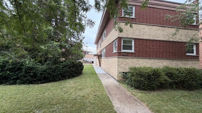 Building Photo - 5645 N Central Ave