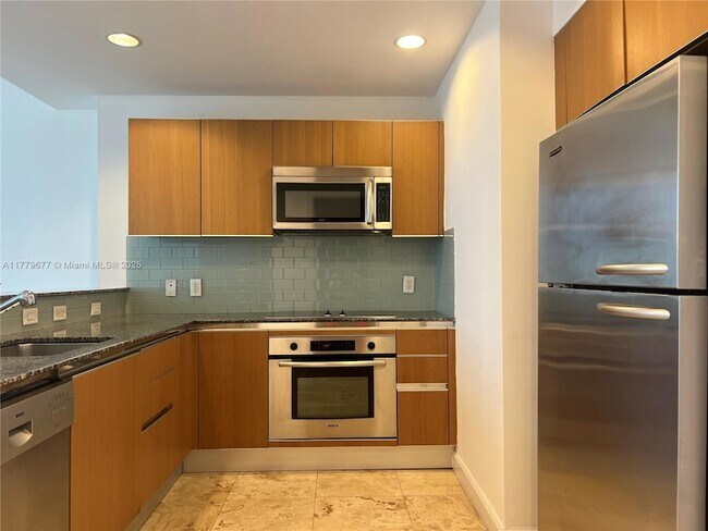 Building Photo - 1050 Brickell Ave