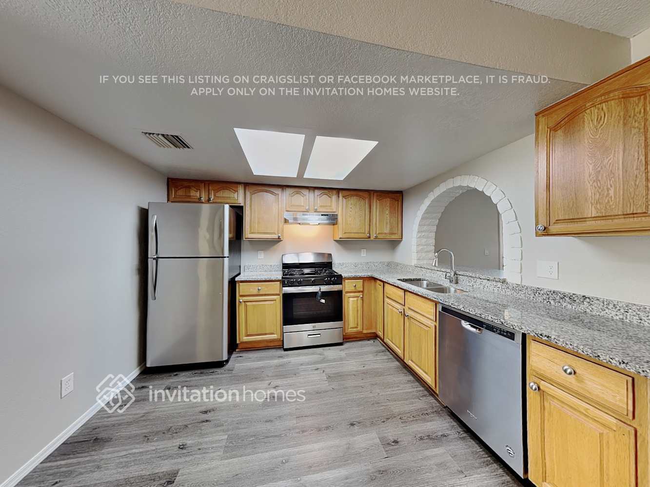 Building Photo - 1624 W Behrend Dr