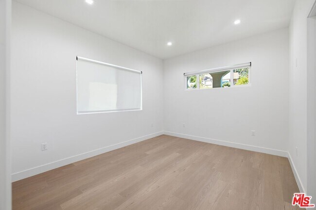 Building Photo - 3926 S Ridgeley Dr