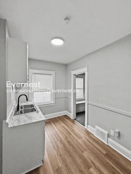 Building Photo - 2932 E 118th St