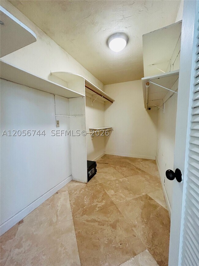 Building Photo - 5825 Collins Ave