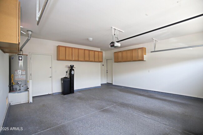 Building Photo - 1090 W Caroline Ln
