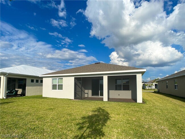 Building Photo - 715 Heather Lk Ave