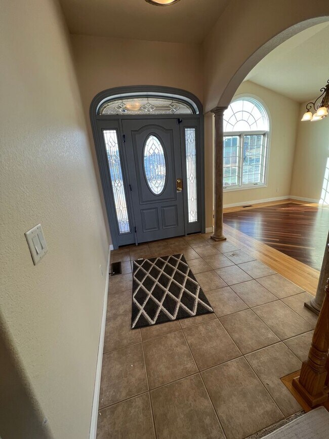 Building Photo - Beautiful Five-Bedroom, Three-Bathroom Home for Rent