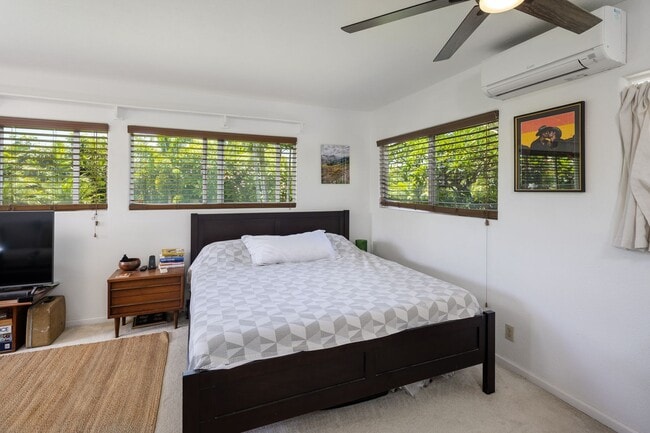 Building Photo - Renovated Kahala Retreat: 3-Bed Home + Stu...