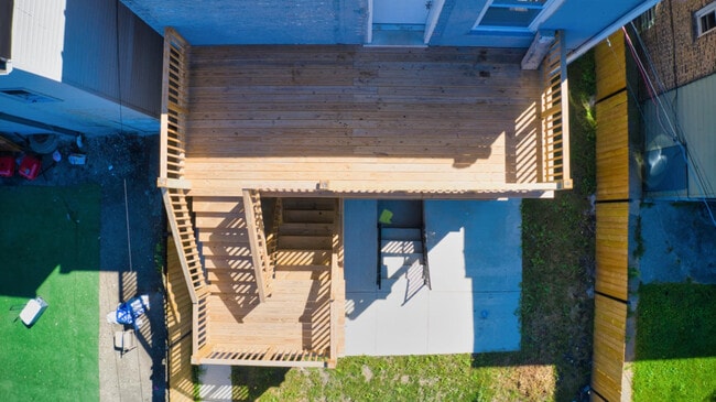 Building Photo - 538 N Hamlin Ave