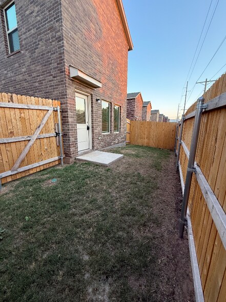 Building Photo - 2208 Wolford Ct