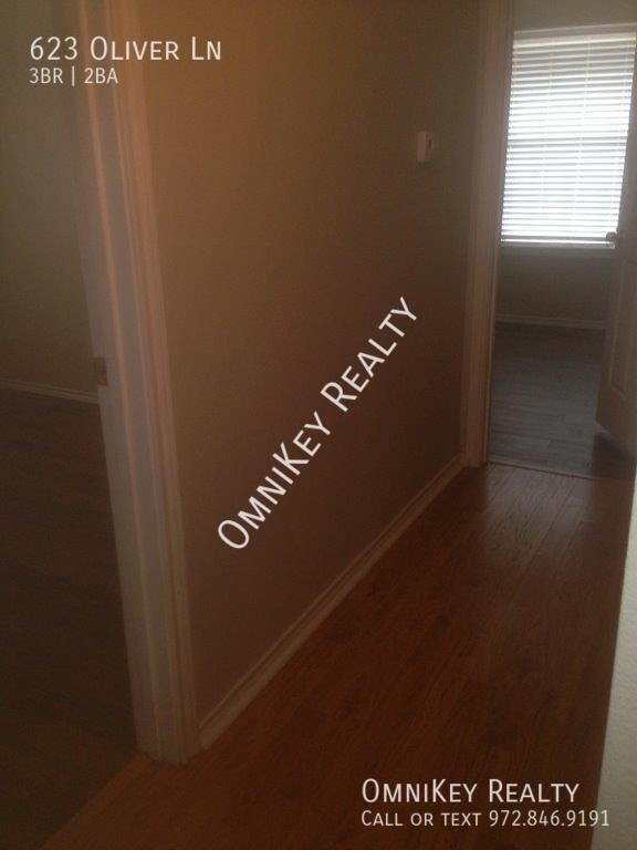 Building Photo - 623 Oliver Ln