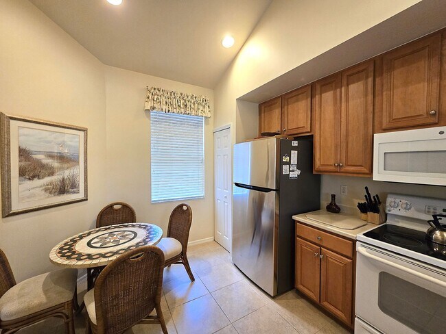 Building Photo - ** PELICAN LANDING ** 3 BED / 2 BATH - GARAGE - AMAZING AMENITIES - FURNISHED - ANNUAL RENTAL
