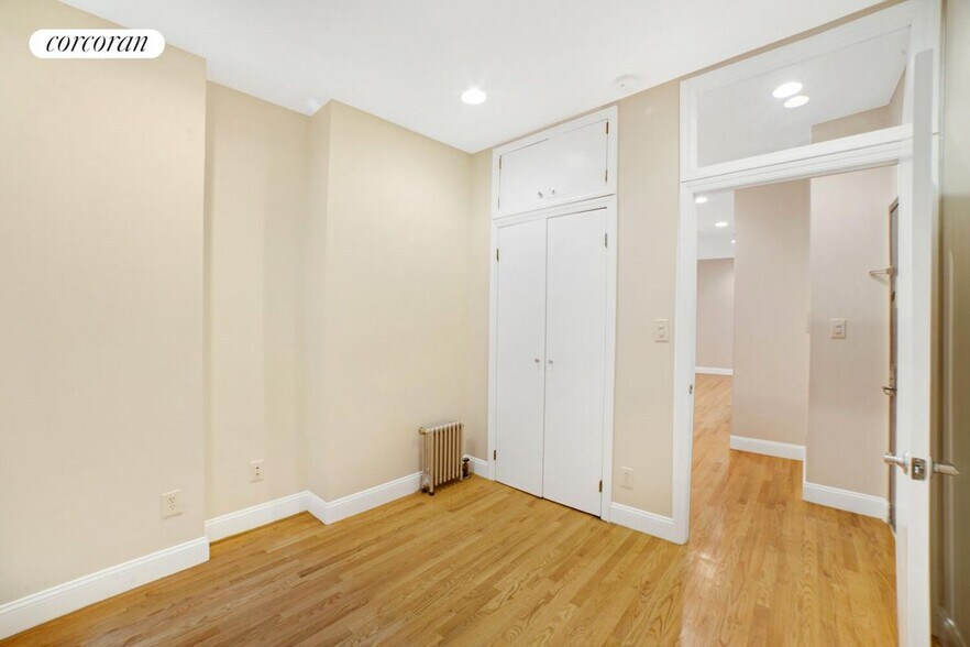Building Photo - 340 W 17th St