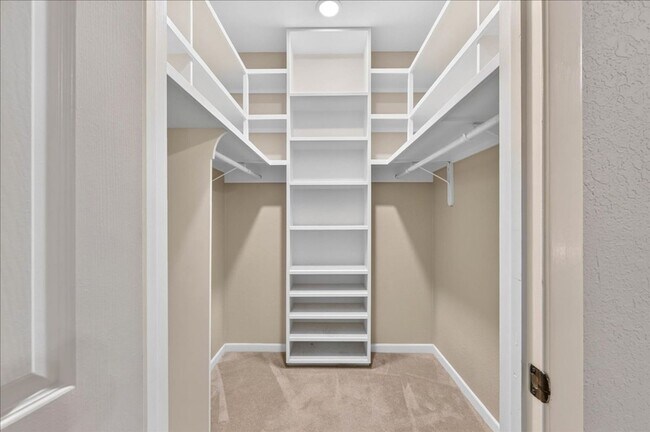Building Photo - 5305 Greenbriar Dr