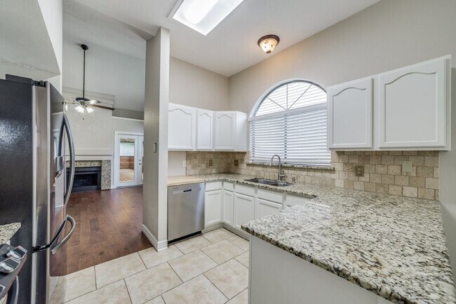 Building Photo - 6158 Valley Clf