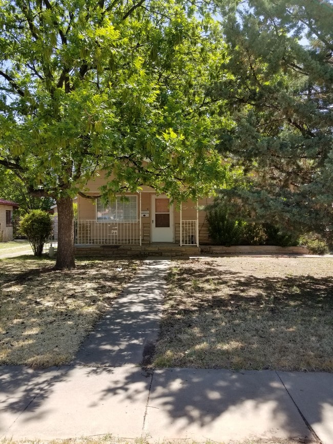 Primary Photo - 1028 N Eddy St