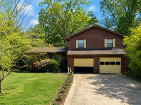 Building Photo - 834 Excalibur Dr