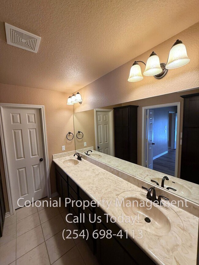 Building Photo - Available now 3 Bedroom 2 Bath Custom Home...