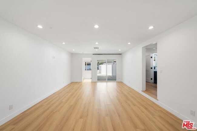 Building Photo - 12259 Collins St
