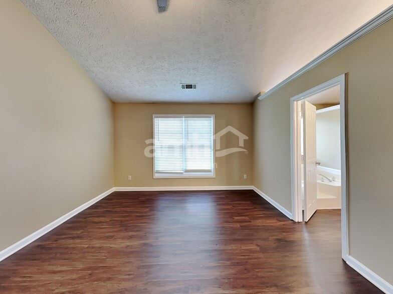 Building Photo - 1545 Maple Pointe Ct