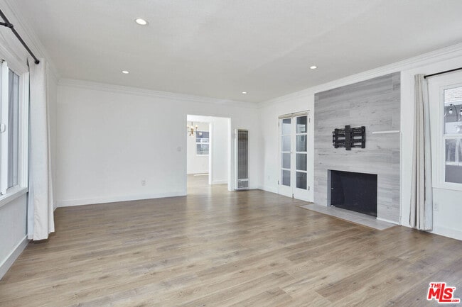 Building Photo - 2904 W 81st St