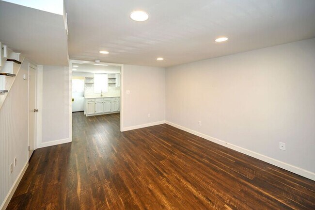 Building Photo - 610 Shepherd St