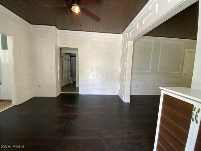 Building Photo - 2225 Stella St