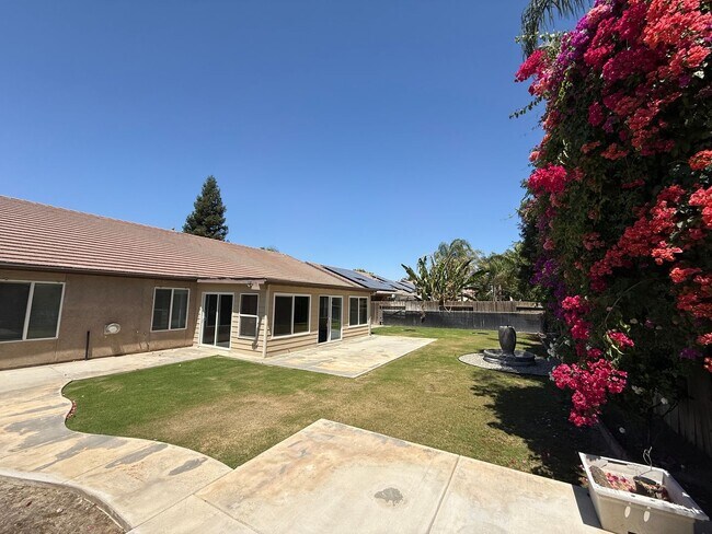 Building Photo - 10919 Golden Valley Dr